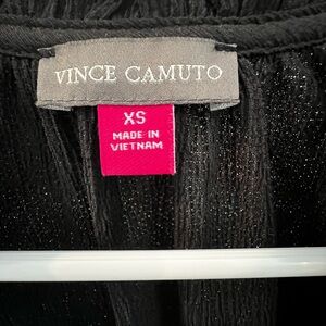 Vince Camuto, short sleeve feminine top, extra small black! ♥️